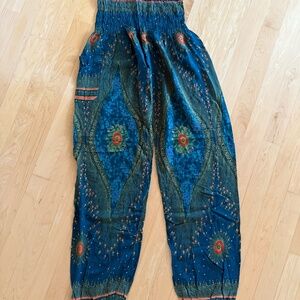 Colorful lightweight pants